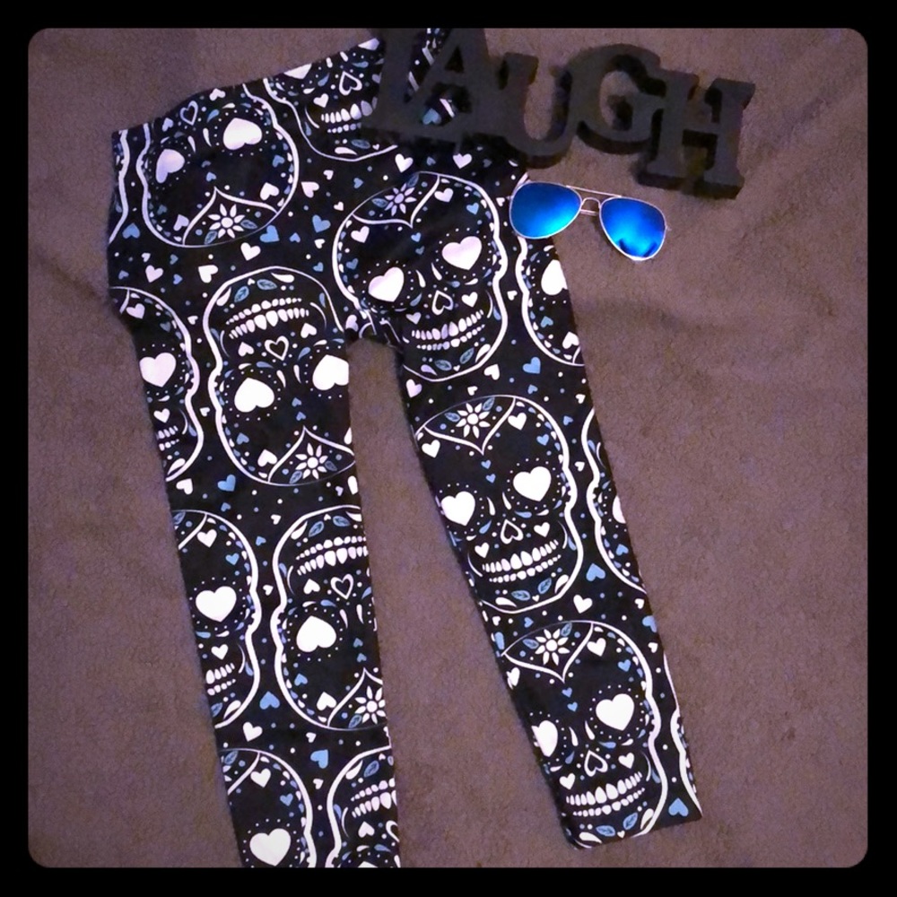 Sugar skull cropped leggings super soft and cute